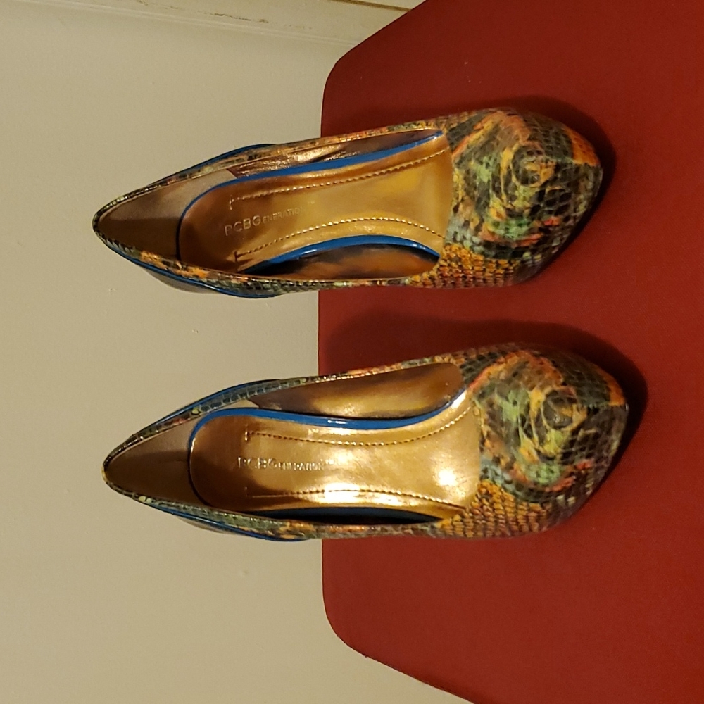 Shoes - Picture 2 of 3